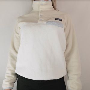 Patagonia fleece pull over. size small.